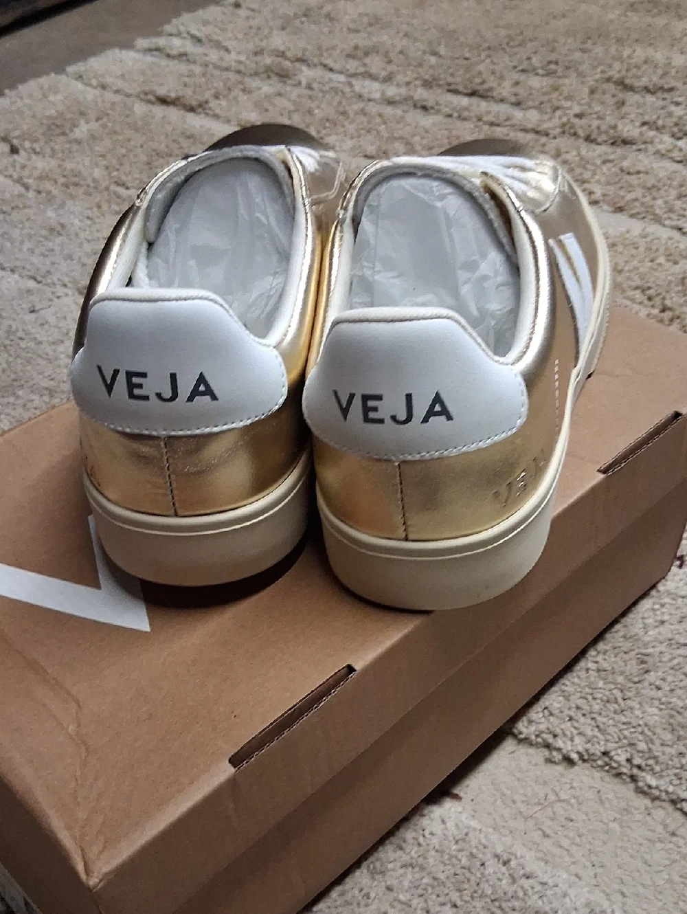 NWT Veja CAMPO LEATHER PLATINE PIERRE White & Gold Shoes - Picture 4 of 8